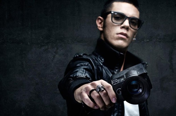 Emis Killa indagato: “Mi ritiro dal Festival di Sanremo”