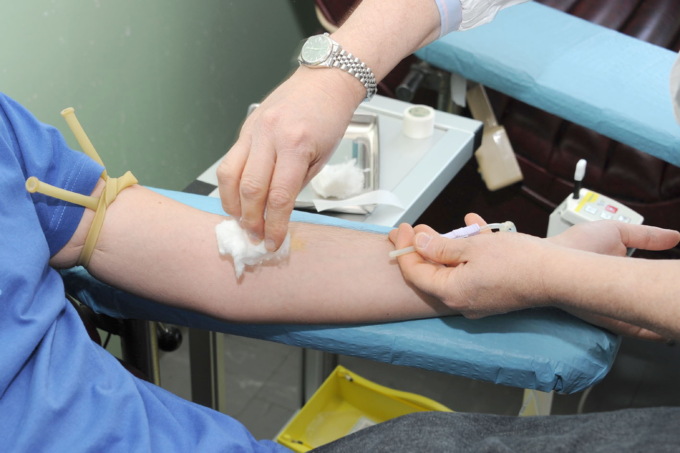 Pochi pazienti, «stop» al prelievo del sangue in paese