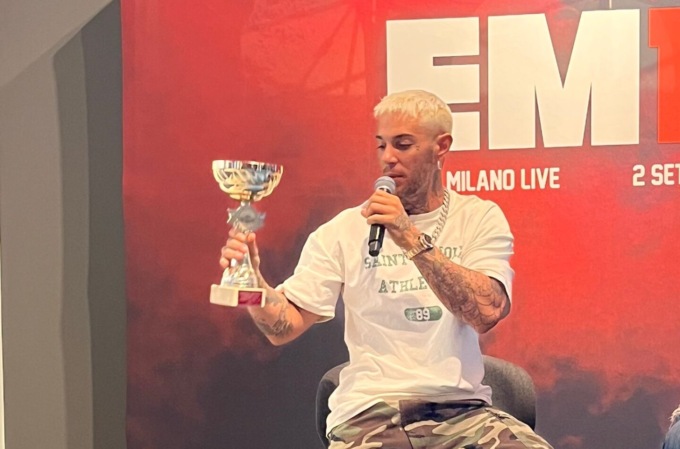 Guai per Emis Killa, è indagato per associazione a delinquere