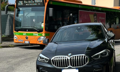 Auto in divieto e contromano: conducenti dei bus esasperati