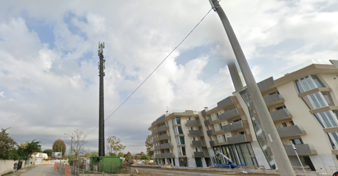 «Spostate l’antenna da sotto le nostre finestre»