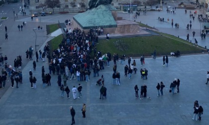 Il raduno dei tiktoker occupa il Monumento ai Caduti