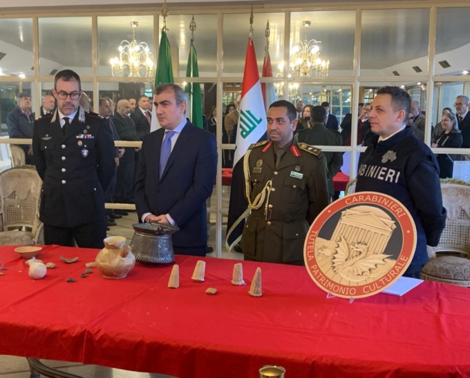 I Carabinieri del Nucleo Tutela Patrimonio Culturale restituiscono degli antichi reperti archeologici