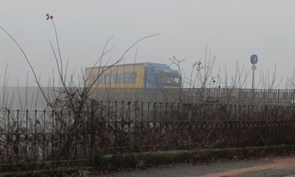 Tir sul Ponte di Paderno: traffico paralizzato