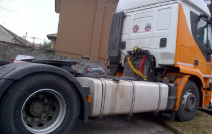 Fermato a 15 anni alla guida della motrice del tir del nonno