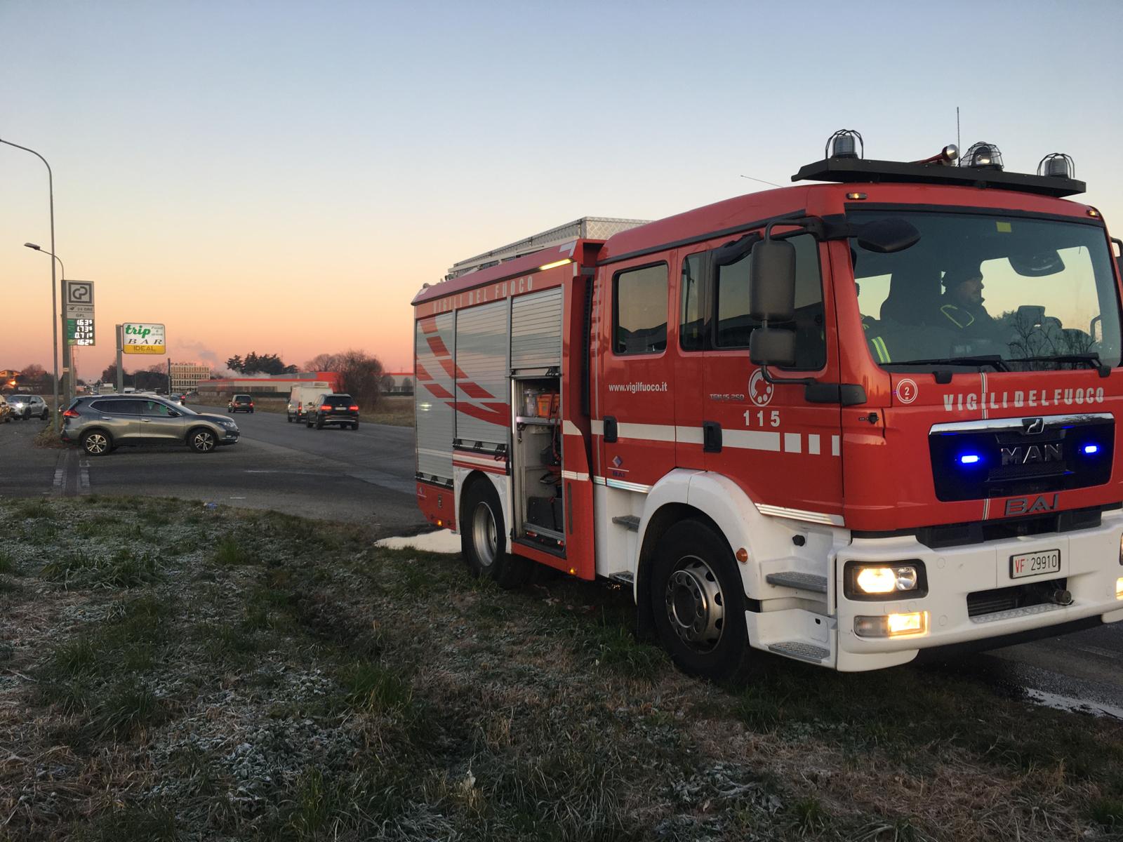 Vimercate gennaio 2025 incidente Sp45 tamponamento moto auto moto in fiamme incendio