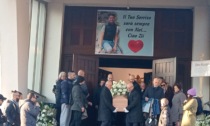 Folla commossa ai funerali di Marco Magagna