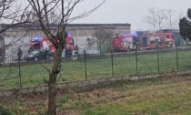 Incendio nella stalla di un'azienda agricola, uomo soccorso in codice rosso