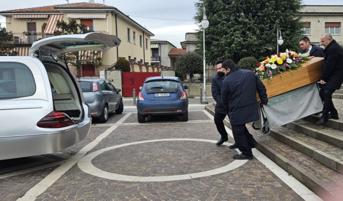Roncello: l’ultimo saluto all’agricoltore morto per salvare i suoi animali