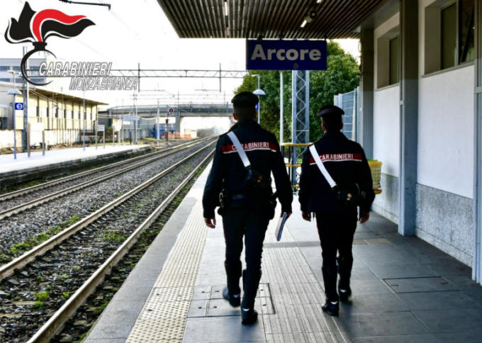 Rapinano due giovani sul treno: arrestati due ragazzi di 14 e 15 anni