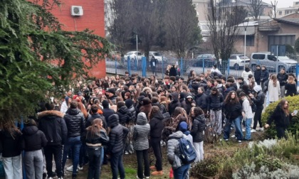 Assemblea degli studenti dopo l'aggressione alla professoressa