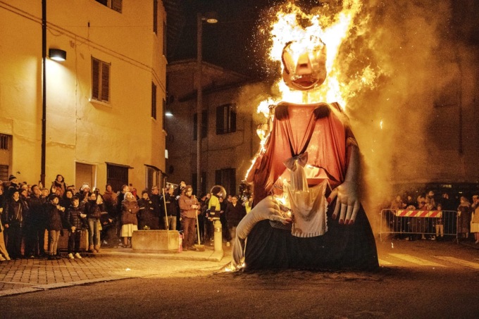 A Copreno brucia la Giubiana: riconosciuto dalla Giunta come bene immateriale da tutelare