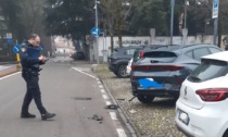 Contromano, provoca un incidente e scappa: beccato dalla Polizia locale