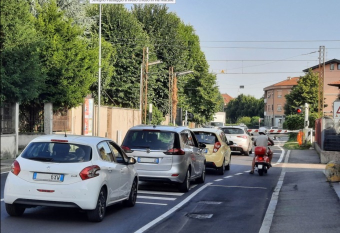 Attese troppo lunghe al passaggio a livello, il sindaco scrive a Rfi