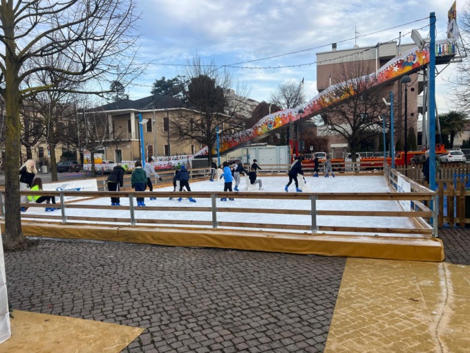 A Seveso pista di pattinaggio aperta fino a domenica 19 gennaio