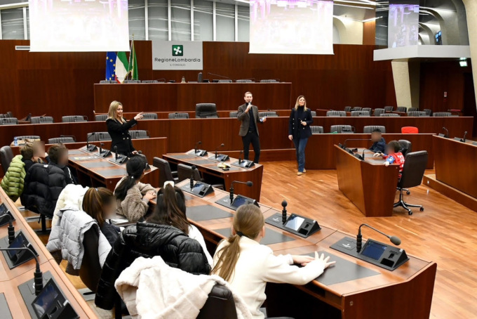 Studenti in visita a Palazzo Pirelli
