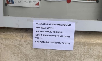 Colpo in chiesa, i ladri se ne vanno con la reliquia della Santa Croce