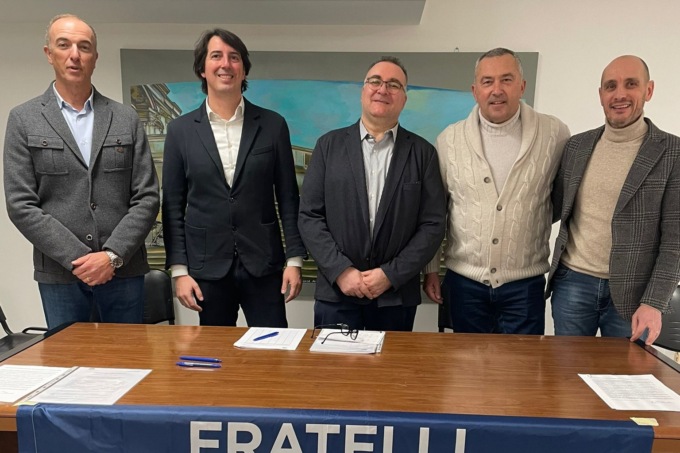 Folgorato da Giorgia Meloni, il sindaco di Veduggio si iscrive a Fratelli d’Italia
