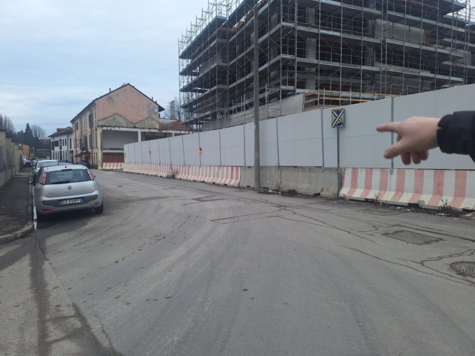 Insediamento da 1.200 abitanti, come escono in auto?