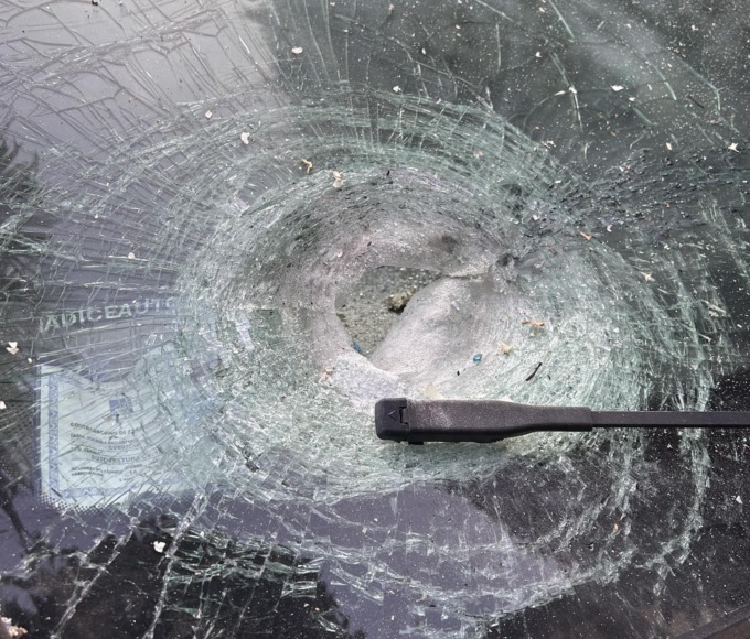 Solidarietà bipartisan all’assessore dopo il vandalismo all’auto
