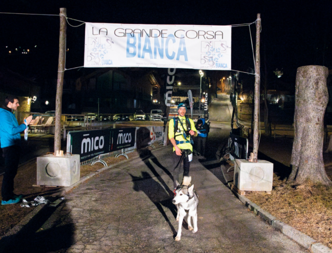 Con il suo Husky vince la maratona sulle nevi