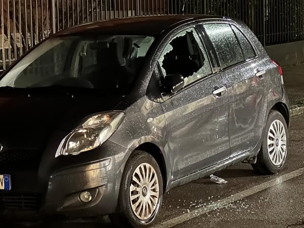 Teppisti a Paina, sei auto distrutte