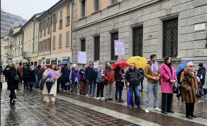 Flash mob (bipartisan) per la metro a Monza “senza spacchettamenti in lotti”