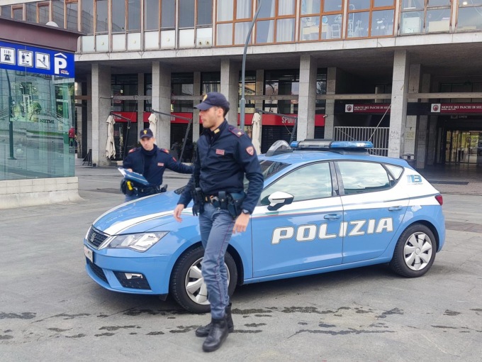 Non ha una sigaretta: malmenato e rapinato