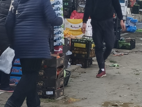 Controlli al mercato di piazza Cambiaghi, sanzionato un commerciante