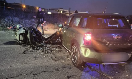 Scontro tra un'auto e una moto, centauro in gravi condizioni