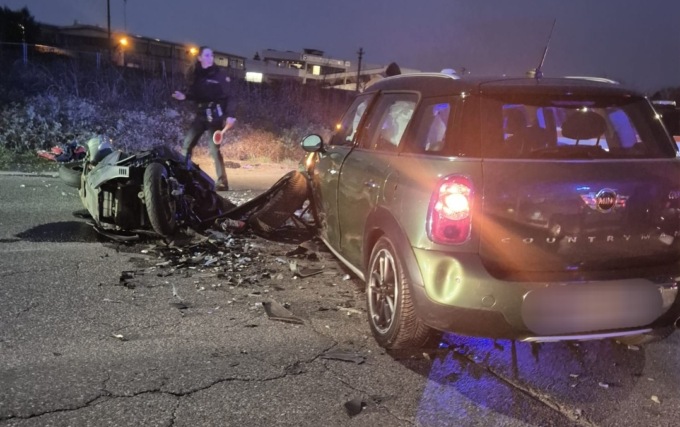 Scontro tra un’auto e una moto, centauro in gravi condizioni