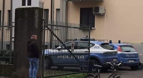 Si barrica in casa per non comparire in Tribunale
