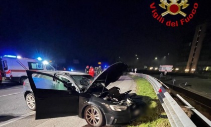 Scontro tra un'auto e un camion nella notte sulla Sp45