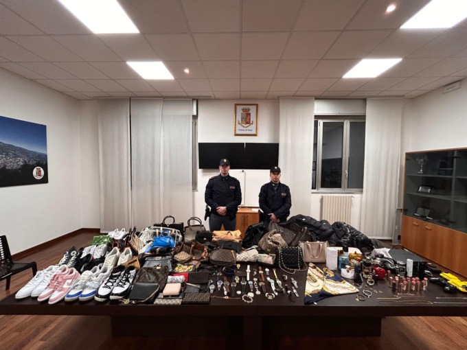 Sgominata una banda di ladri in abitazione: in cinque fermati a Monza