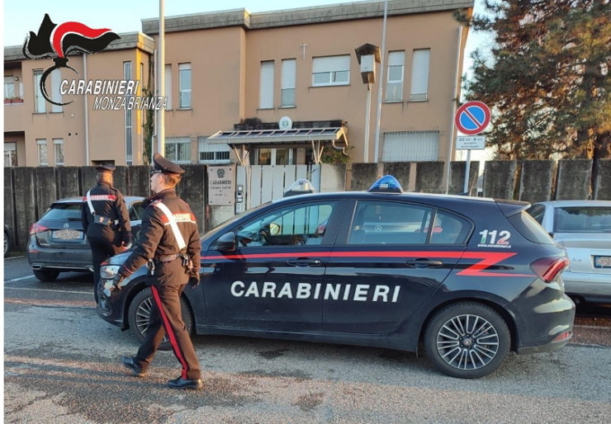 Spaccia droga nei boschi di Lentate, arrestato un 37enne