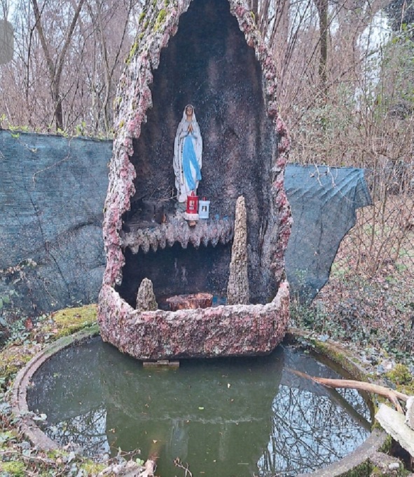 Opere abusive in un terreno, va rimossa pure… la Madonna