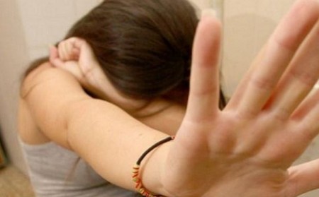 Attenzioni morbose verso una bimba, 53enne indagato per violenza sessuale