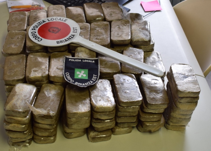 Ritrovamento record della Locale: 15 kg di hashish nascosti in paese