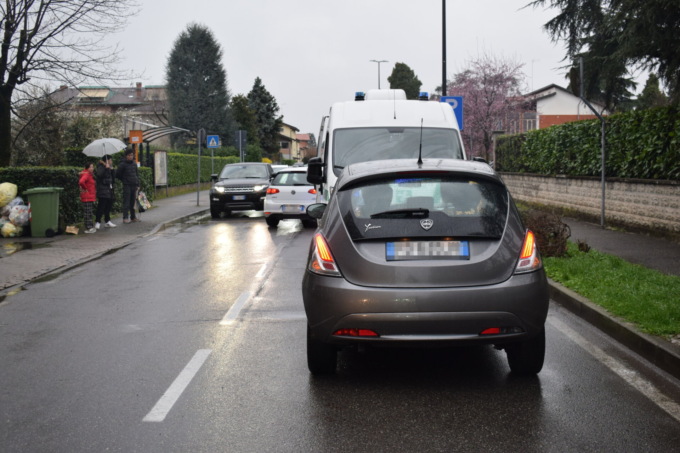 Ubriaco e senza patente investe una donna: 32enne rischia una maxi-multa