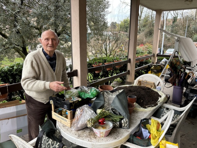 Ladri buongustai rubano frutta e verdura