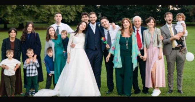 Sei figli propri, uno in affido e una casa aperta al mondo: «Esperienza per crescere»