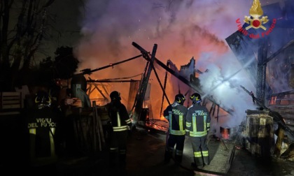 Incendio in una ditta di lavorazione del legno