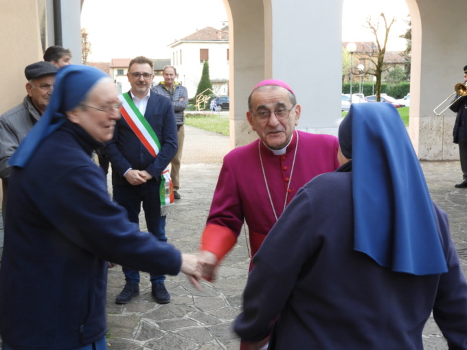 Doppia festa con l’arcivescovo per i traguardi di suore e sacerdoti