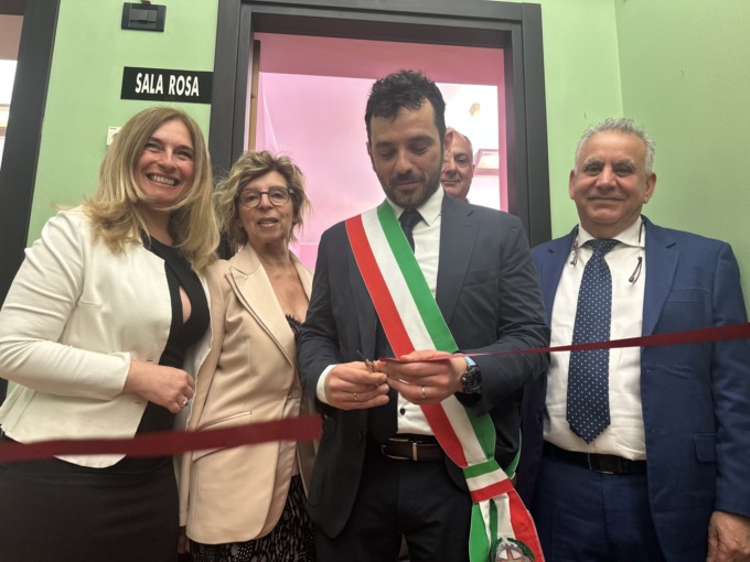 Taglio del nastro per il nuovo punto prelievi