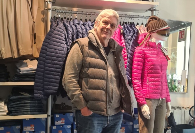 Assi Abbigliamento prosegue l’attività in piazza Unità d’Italia e per l’80° Anniversario lancia una grande promozione