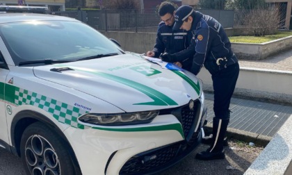 Salta lo stop e finisce addosso a un'altra auto: patente ritirata