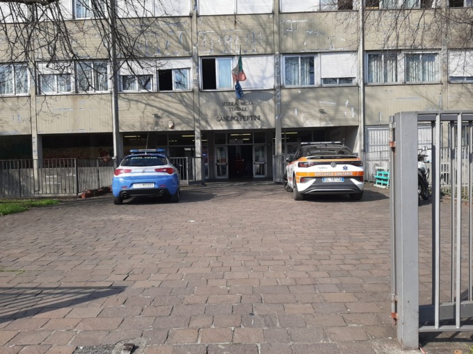 Spruzza uno spray in classe, arrivano 118 e Vigili del fuoco