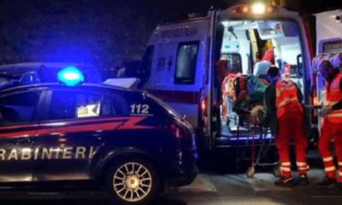 Scenata di gelosia sotto casa dell’ex, arrivano i Carabinieri: 39enne in ospedale