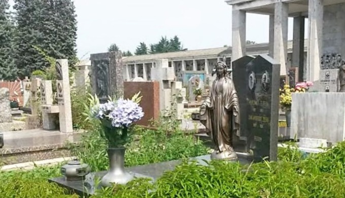 Aumentano i decessi, si allarga il cimitero