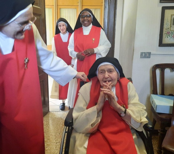 Messa di ringraziamento per suor Anna Maria che compie 105 anni